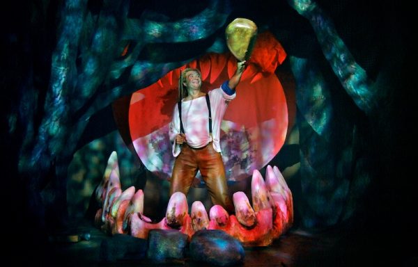 Kinderoper 2018 bei den Bayreuther Festspielen, Ring des Nibelungen, hier Siegfried in der Drachenhöhle