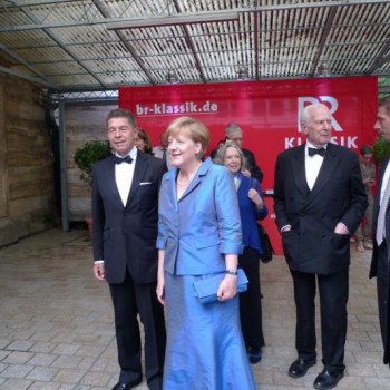 Bundeskanzlerin Angela Merkel trifft bei den Bayreuther Festspielen ein (ek)