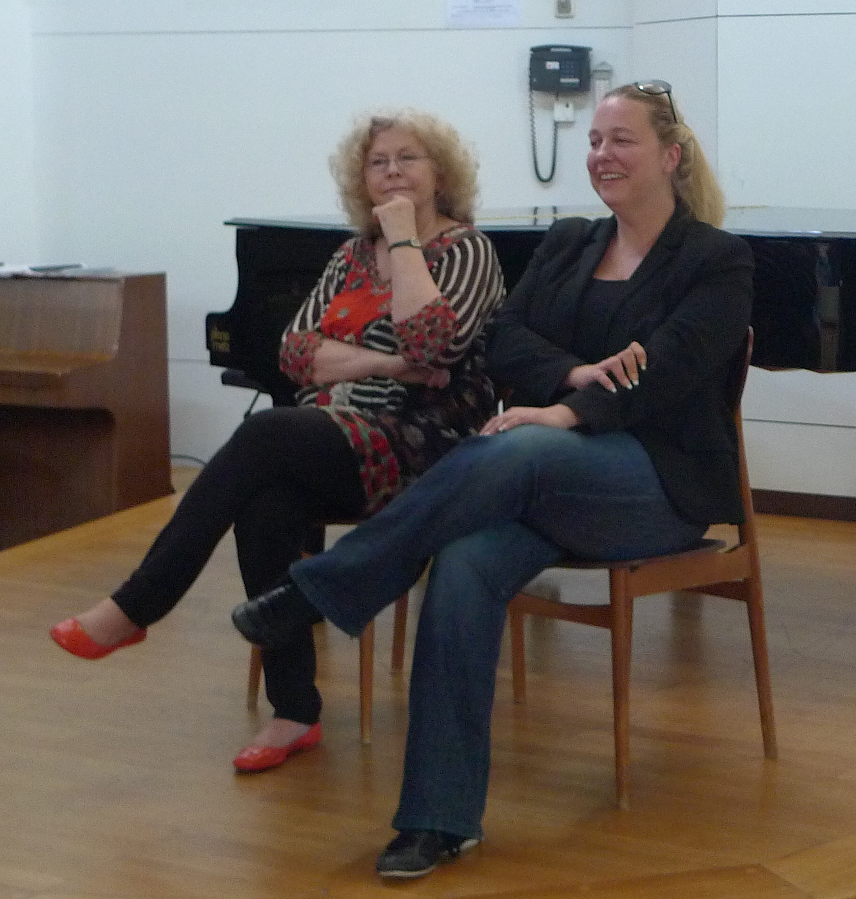 Bei einer Veranstaltung im August 2014 zeigten sich Eva Wagner-Pasquier und Katharina Wagner entspannt. Die ältere der Schwestern sprach von ihren Zukunftsplänen. © Ehm-Klier