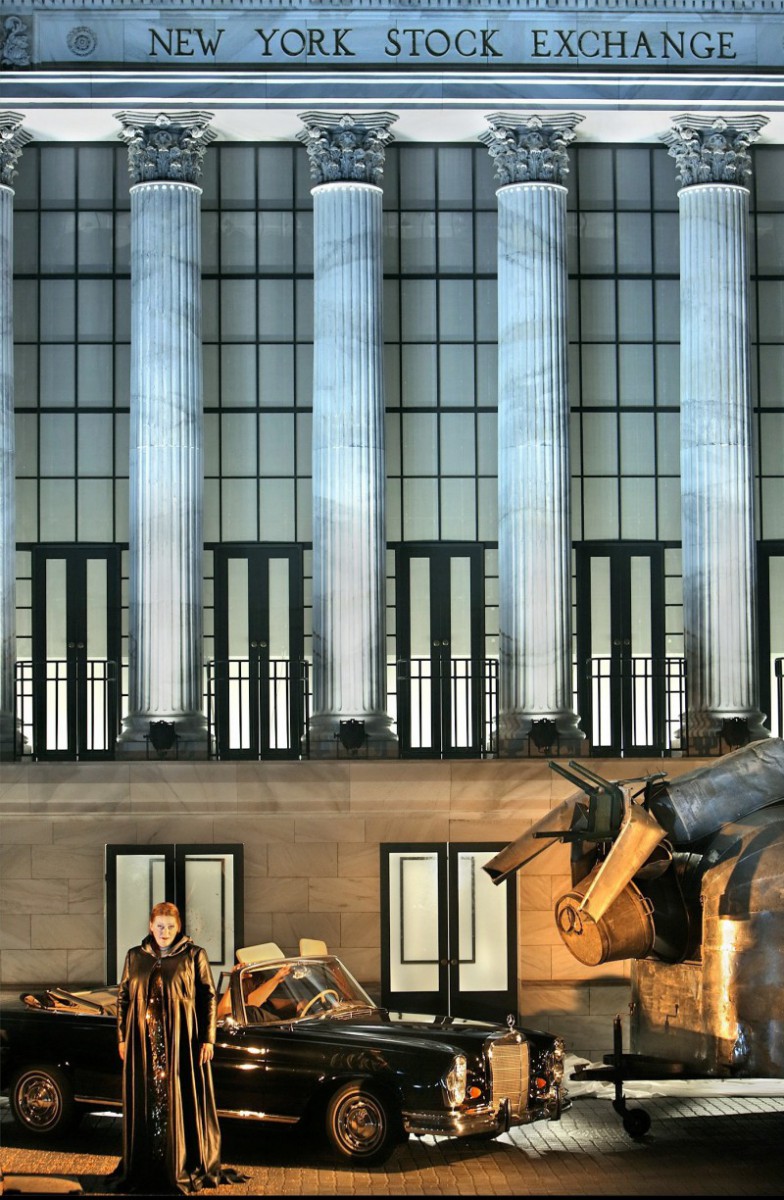 Brünnhilde ist am Ende allein: Die Schlussszene in "Götterdämmerung". Foto: Enrico Nawrath, Bayreuther Festspiele