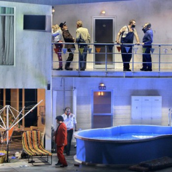 Buntes Treiben im Rheingold (Foto: Enrico Nawrath, Bayreuther Festspiele)