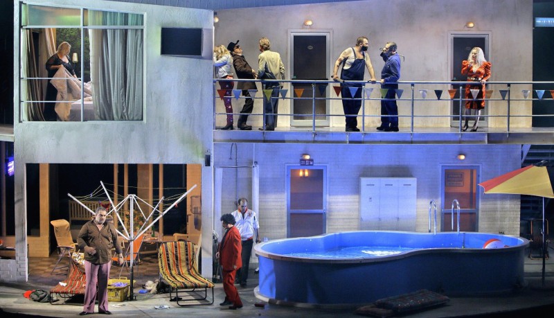 Buntes Treiben im Rheingold (Foto: Enrico Nawrath, Bayreuther Festspiele)