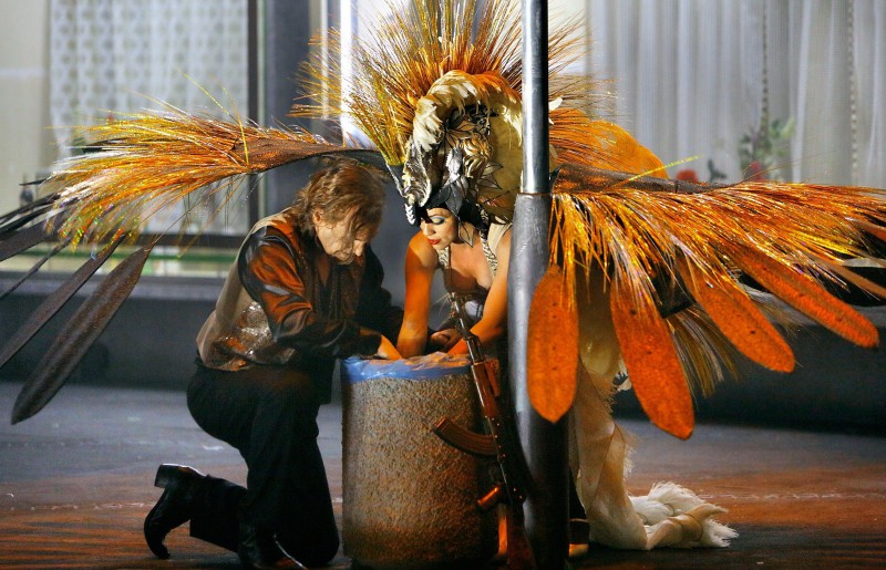 Siegfried und der prächtige Waldvogel. (Foto: Enrico Nawrath, Bayreuther Festspiele)