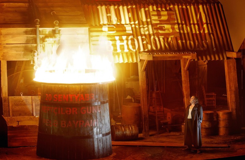 Schluss der Walküre: Der Feuerring, der sich allerdings nicht um Brünnhilde legt. (Foto: Enrico Nawrath, Bayreuther Festspiele)