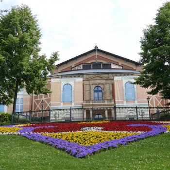 Vorfreude: Die Generalproben haben begonnen. Wenn ab 25. Juli die Flagge am Festspielhaus weht, ist wieder Festspielzeit. © Ehm-Klier