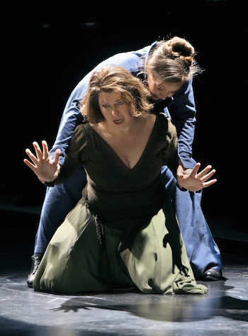 Christa Mayer und Evelyn Herlitzius in Tristan und Isolde. © Enrico Nawrath/Bayreuther Festspiele