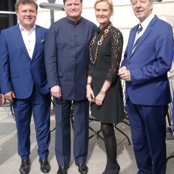 Auf der Terrasse des Nobelhotels Sacher in Salzburg: Jan Nast, Christian Thielemann, Benita von Maltzahn und Peter Ruzicka. © R. Ehm-Klier/festspieleblog.de