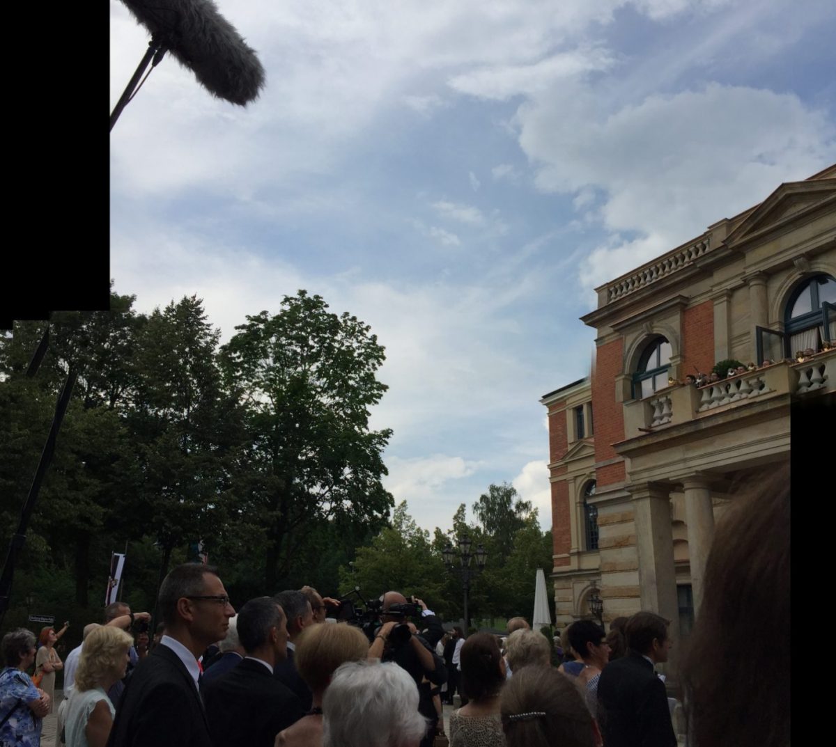 Heute keine Auffahrt der Bayreuther Festspiele. Aber Karten gibt es auch nicht. Die Stadt lässt sie verfallen