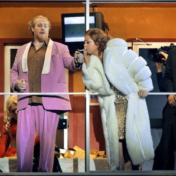 Szene aus Rheingold bei den Bayreuther Festspielen mit Erda, Wotan und den Riesen.