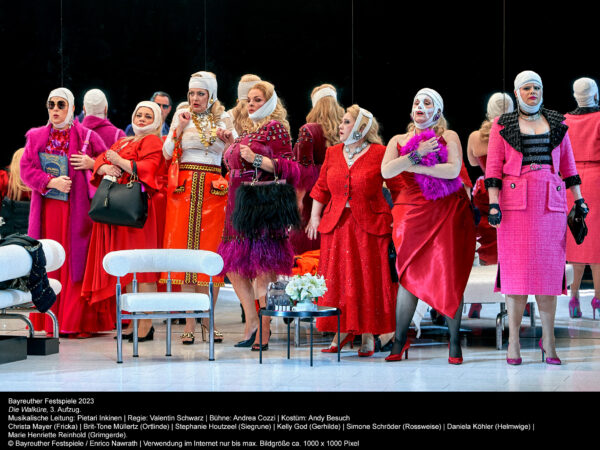 Walküren in der Schönheitschirurgie bei den Bayreuther Festspielen 2023.