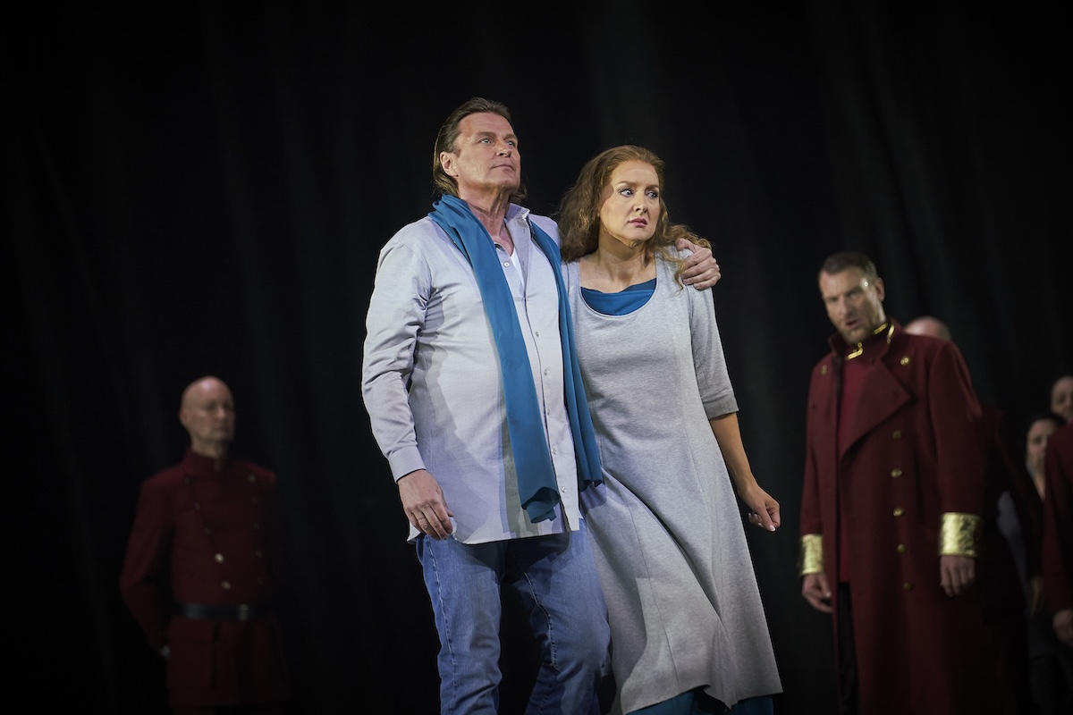 Lohengrin in Barcelona. Lohengrin, Klaus Florian Vogt, und Elsa, Elisabeth Teige.