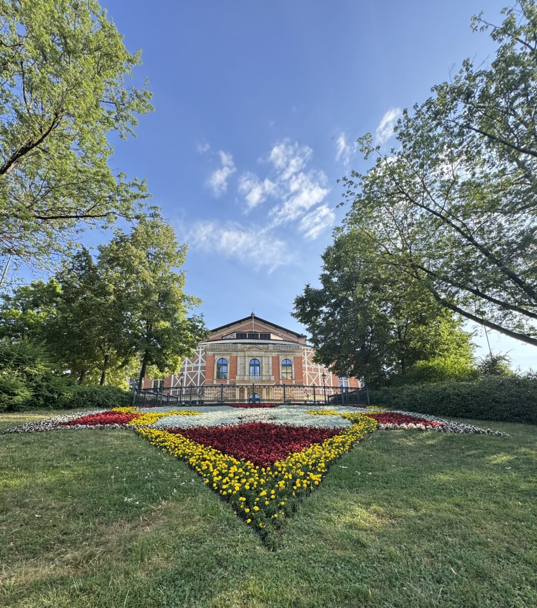 Das Bayreuther Festspielhaus im Juli 2025.