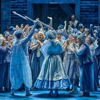 Wahre Spielfreude. Der Chor der Bayreuther Festspiele in Lohengrin 2025.